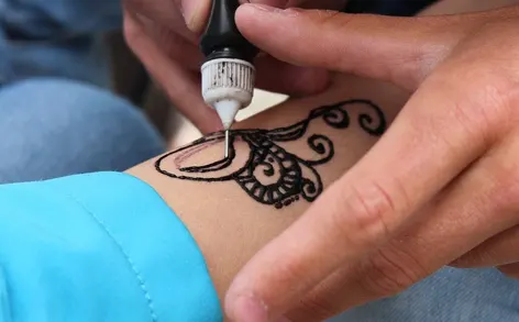 Ephemeral and natural tattoos